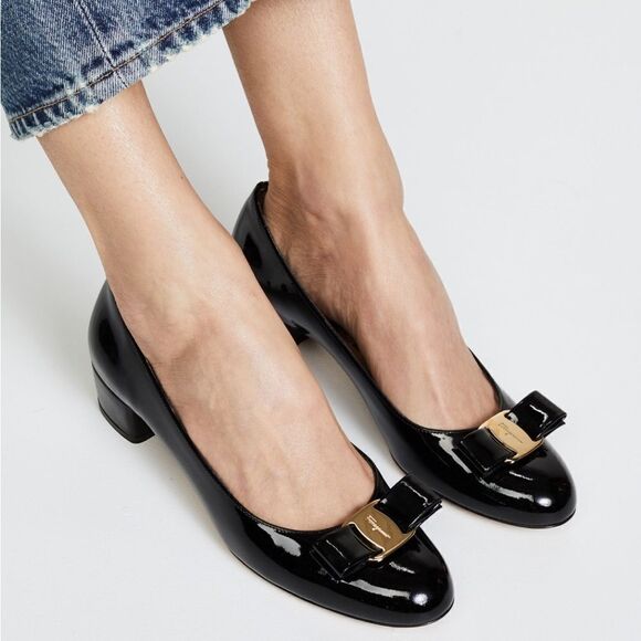 Salvatore FERRAGAMO VARA Low pumps in black patent leather - Picture 1 of 17